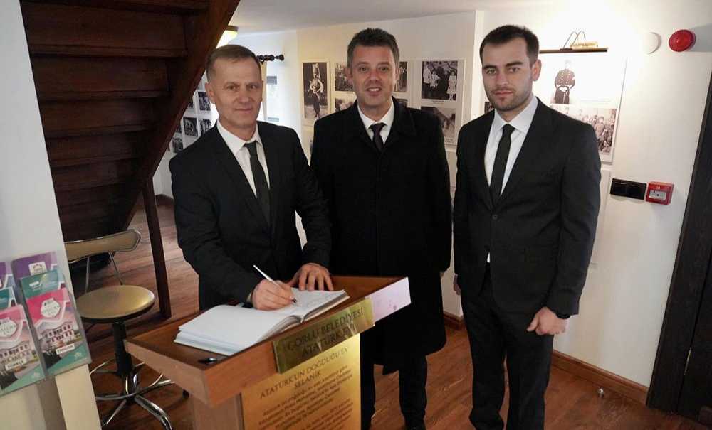 Başkan Sarıkurt Misafirlerine Çorlu'yu Gezdirdi