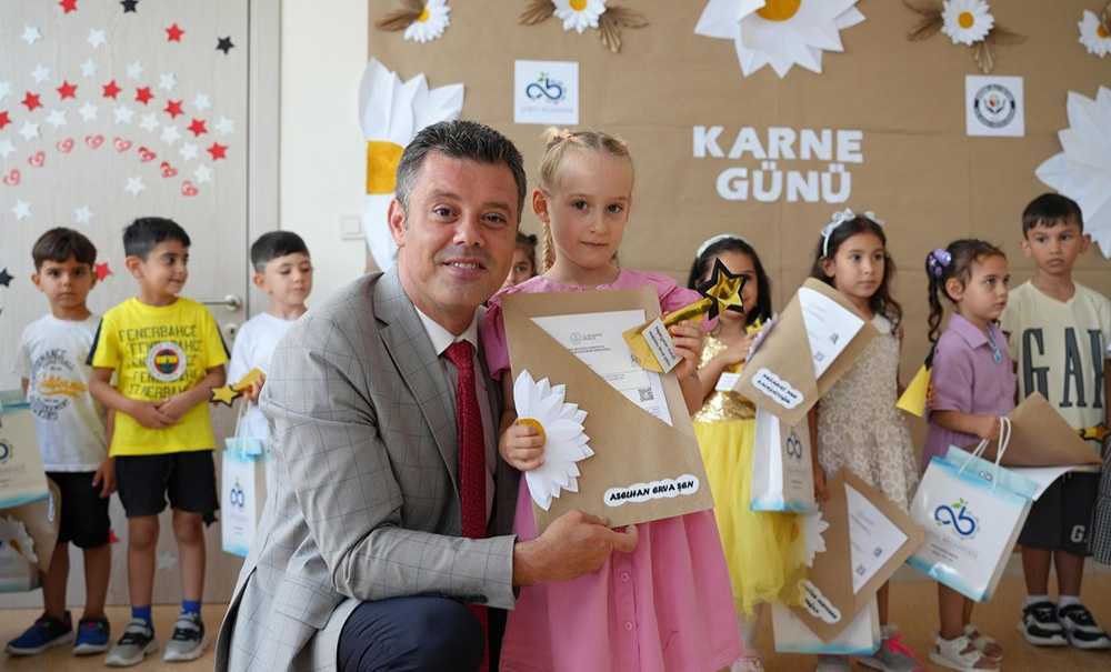 Başkan Sarıkurt Öğrencilerin Karne Heyecanına Ortak Oldu