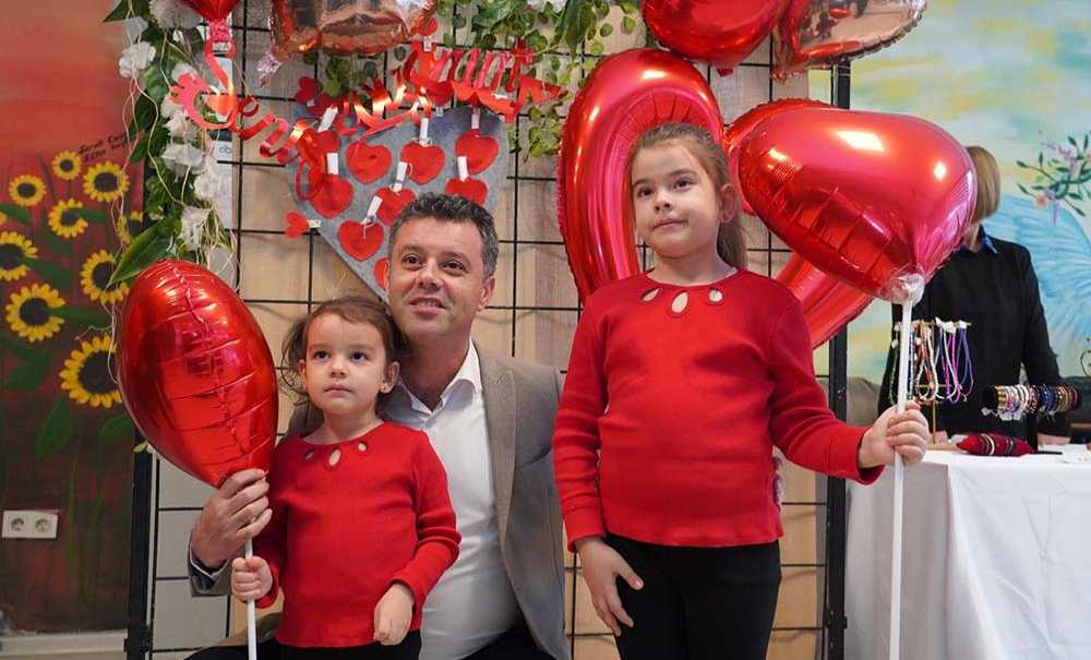 Başkan Sarıkurt ‘Sevgililer Günü'ne Özel' Sergiye Katıldı