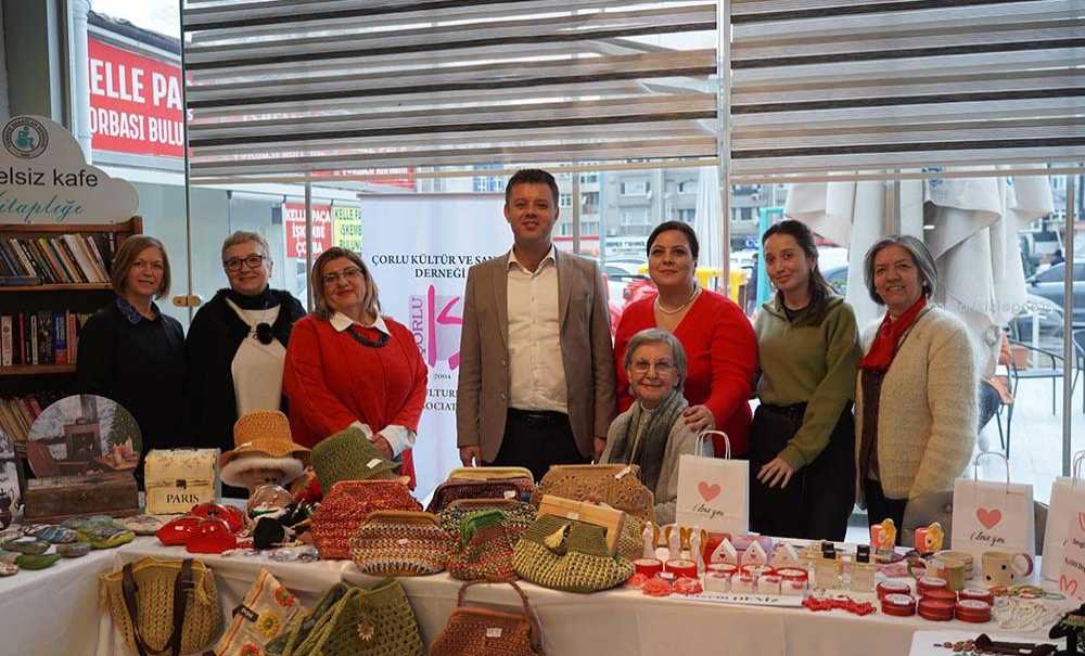 Başkan Sarıkurt ‘Sevgililer Günü'ne Özel' Sergiye Katıldı