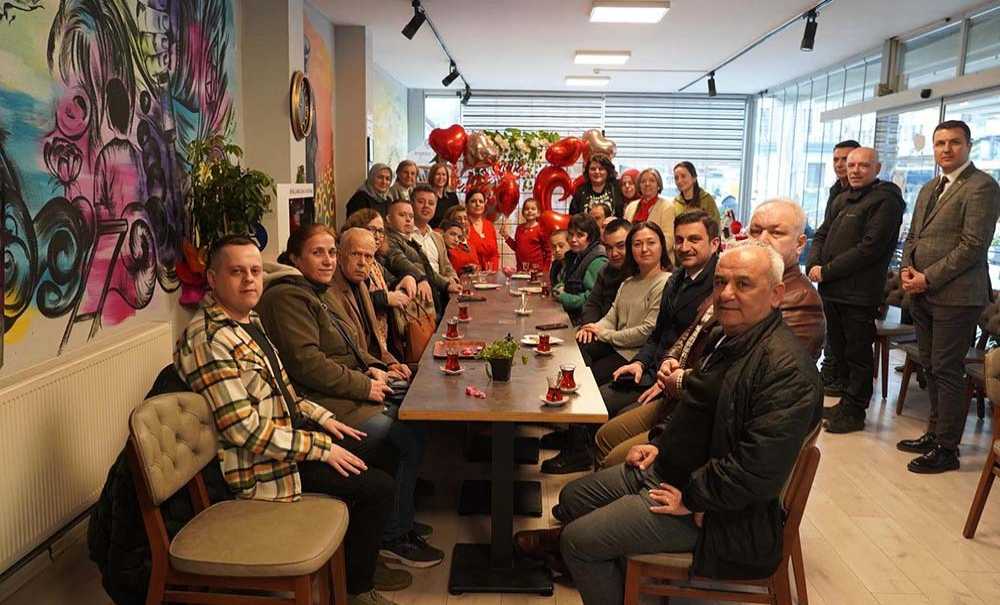 Başkan Sarıkurt ‘Sevgililer Günü'ne Özel' Sergiye Katıldı