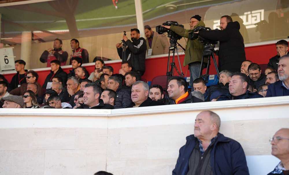 Başkan Sarıkurt'tan Çorluspor 1947'Ye Tribün Desteği