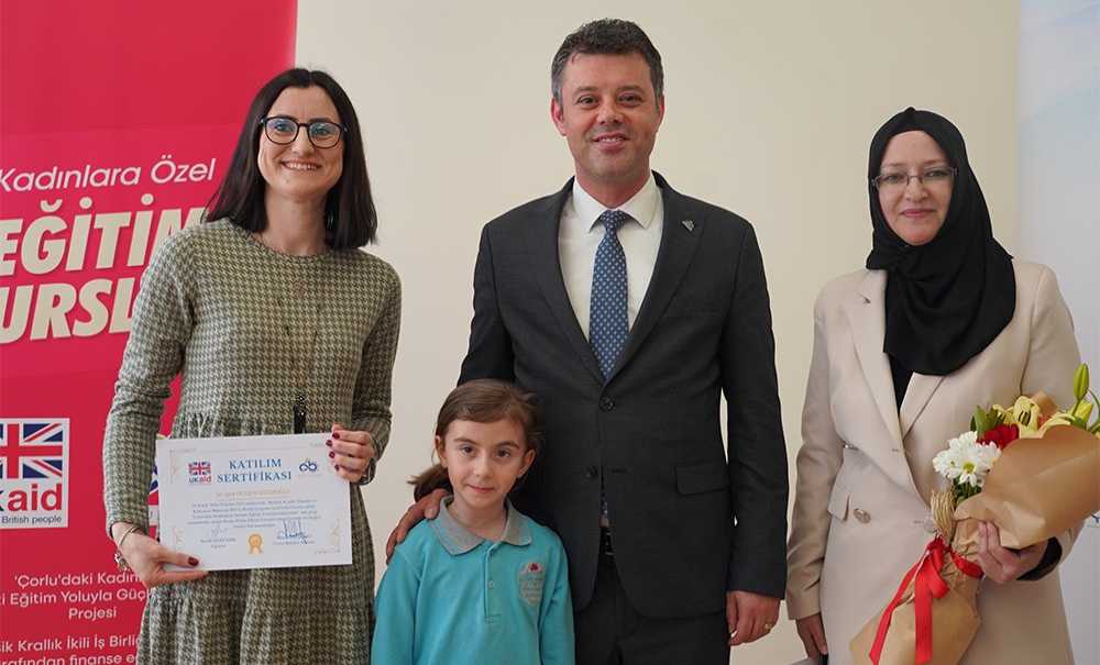 Başkan Sarıkurt'tan Kursiyerlere Sertifika