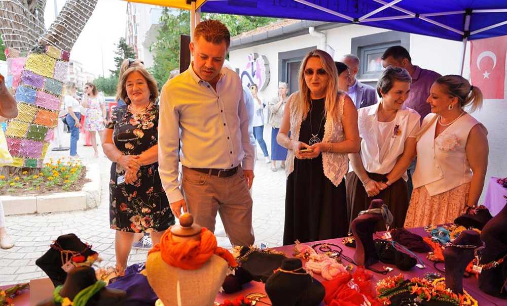 Başkan Sarıkurt'tan Menekşe Kadın Eğitim Merkezi Sergisine Tam Destek