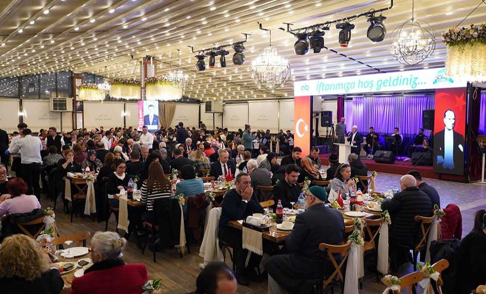 Başkan Sarıkurt'tan Şehit Aileleri Ve Gaziler Onuruna İftar Yemeği