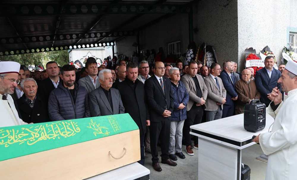 Başkan Sarıkurt'un Annesi Toprağa Verildi