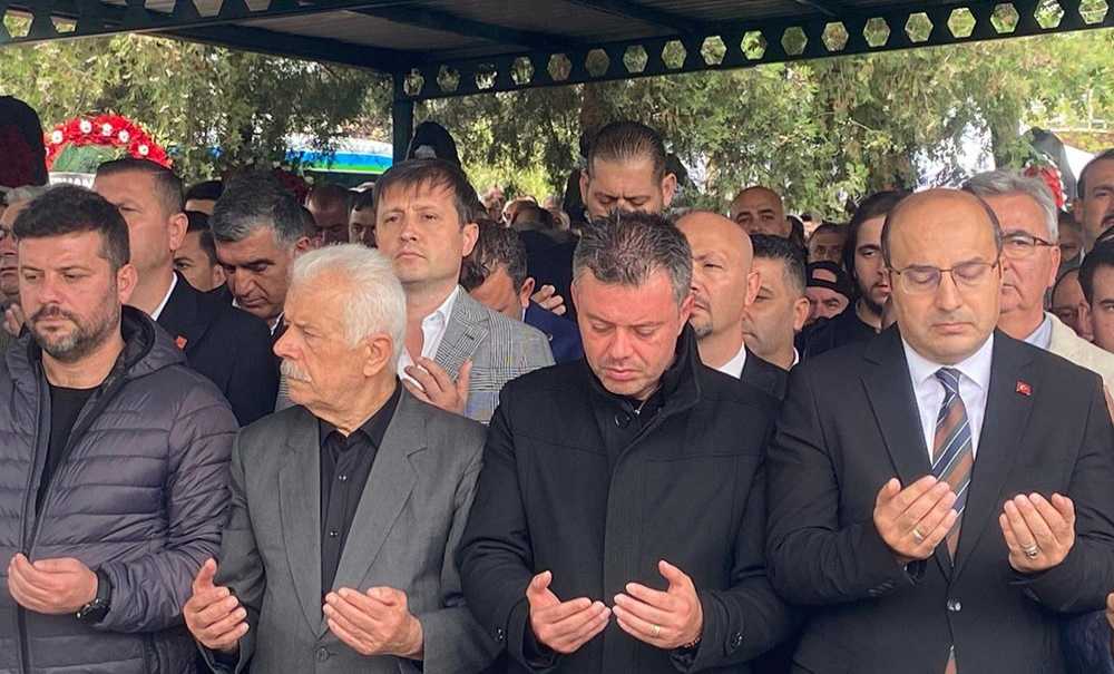 Başkan Sarıkurt'un Annesi Toprağa Verildi