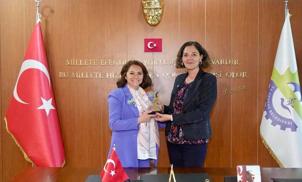 Başkan Topak'a “En Başarılı İlçe Belediye Başkanı” Ödülü