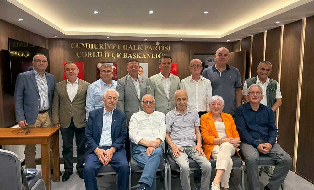 Başkanlar Özgür Özel'den Yana Tavır Aldı