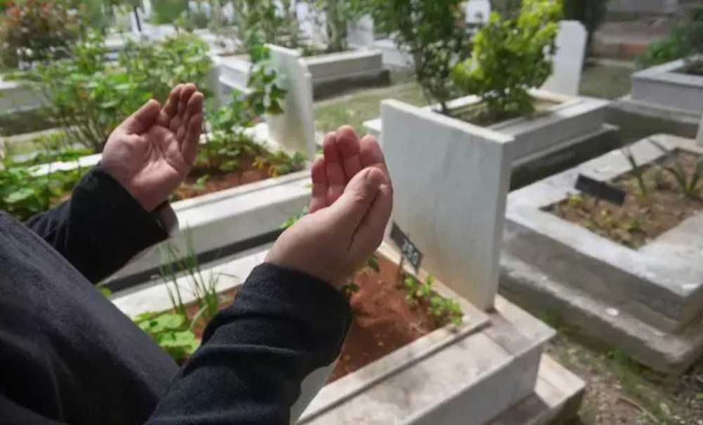 Bayramda Mezarlıklar Ziyaret Edildi