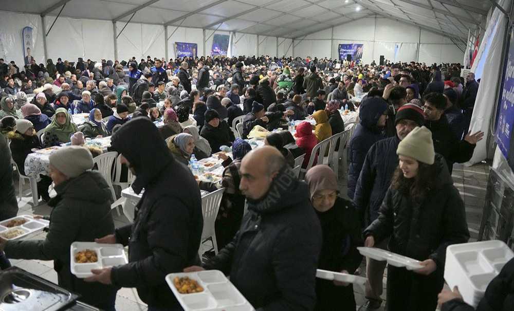 Belediyenin İftar Çadırı Doldu Taştı