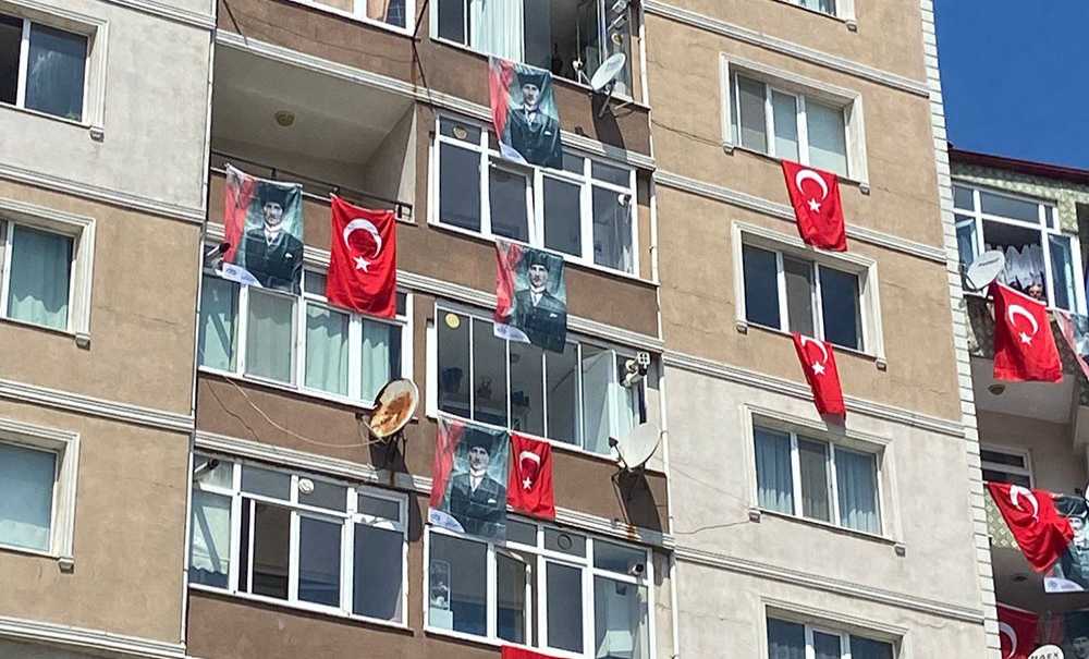 Binalar Türk Bayraklarıyla Donatıldı