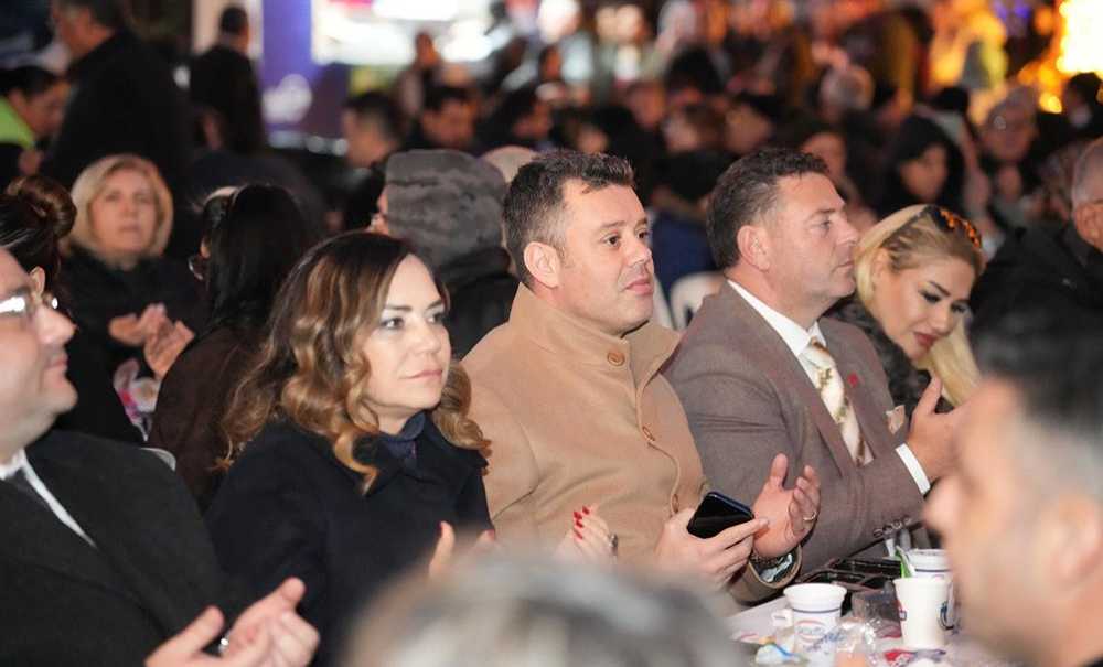 Binlerce Çorlulu Cumhuriyet Meydanı'nda İftarda Buluştu