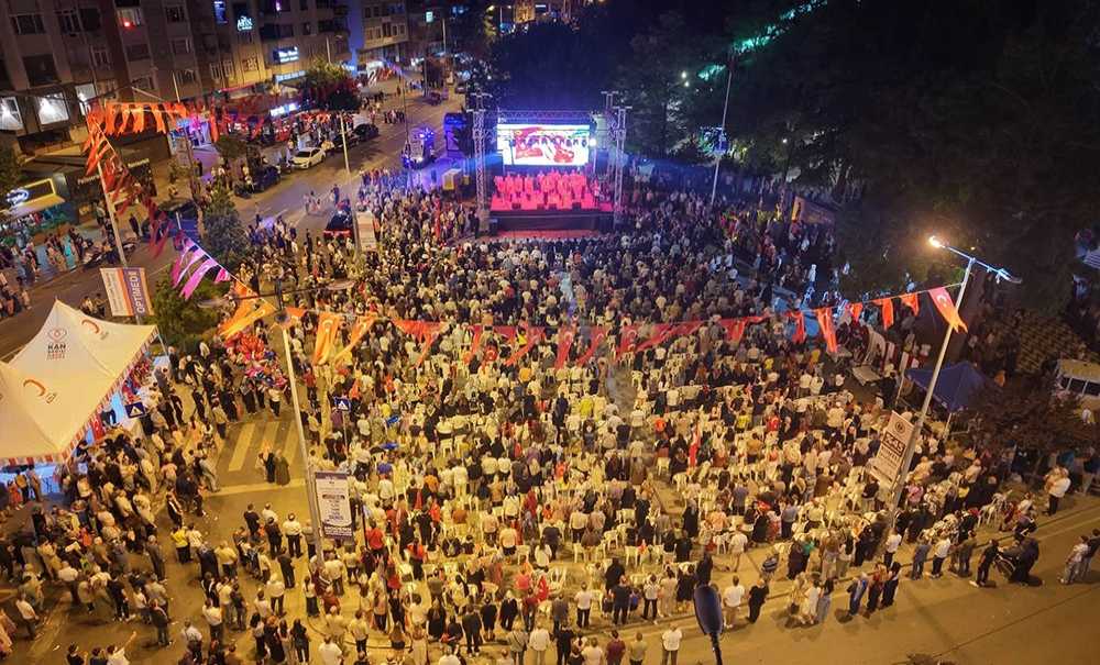 Binlerce Kişi Vatan Ve Bayrak İçin Yürüdü