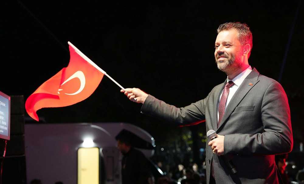 Binlerce Vatandaş Cumhuriyet İçin Yürüdü