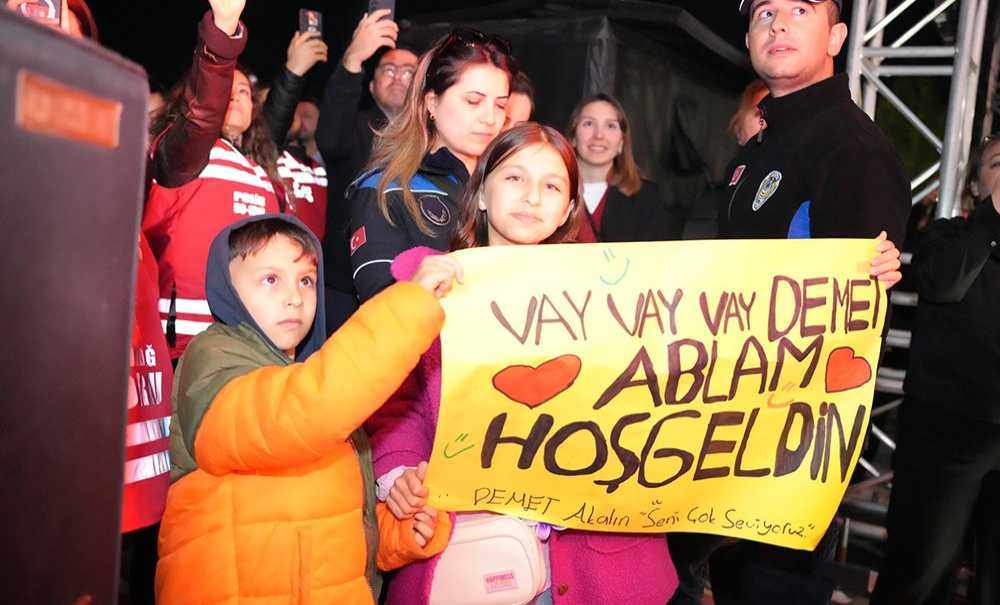 Binlerce Vatandaş Cumhuriyet İçin Yürüdü