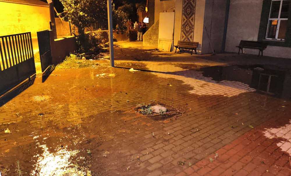 Bir Hatadır Su Boşa Akıyor