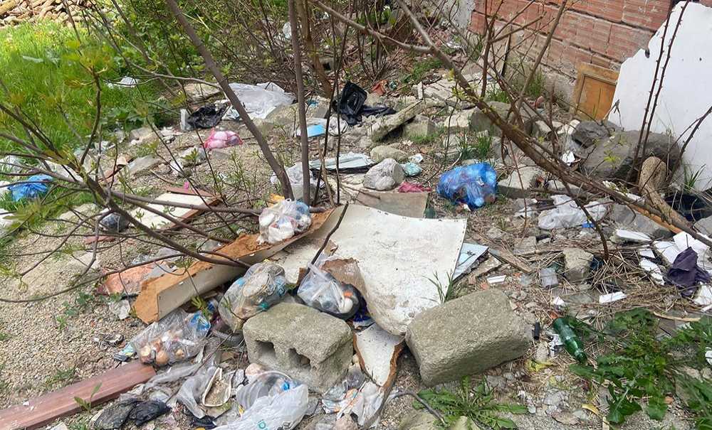 Boş Araziler Çöplüğe Dönüşüyor