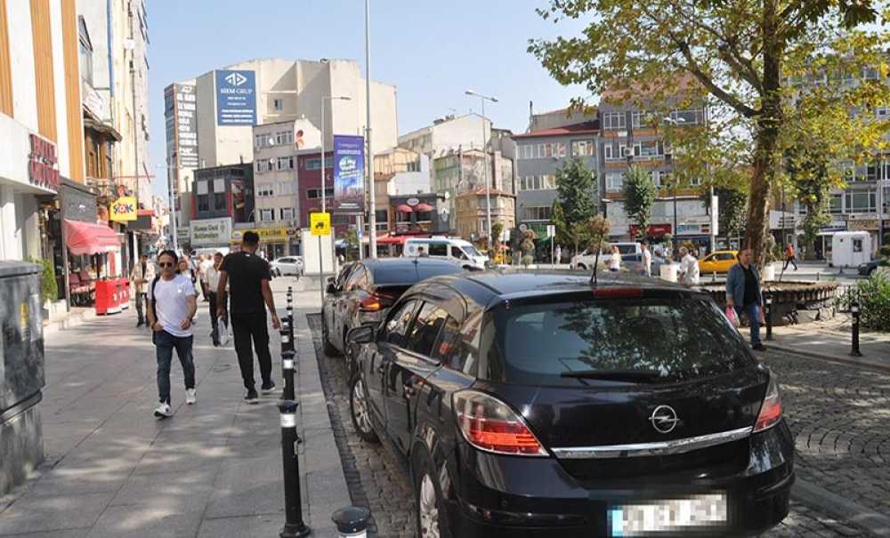 Bu Araçlar Yük Mü İndiriyor, Burada Ne İşi Var!