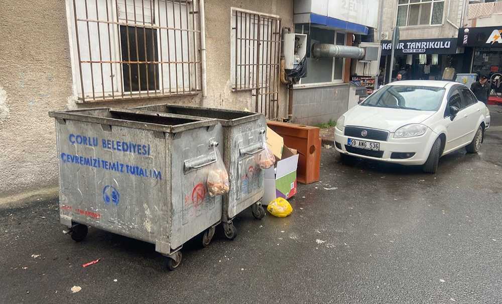 Bu Bölgeye Sürekli Eşya Atılıyor