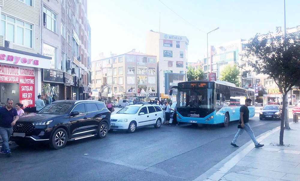 Bu Durak Bu Görüntülerden Ne Zaman Kurtulacak?