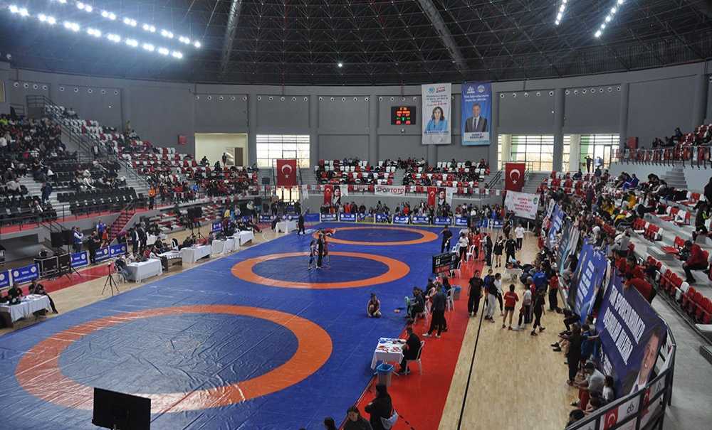 Bu Görüntüler Spor Salonuna Yakışmıyor