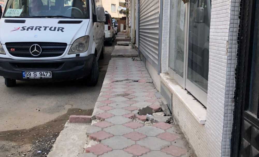 Bu Kaldırımda Yürümek Cesaret İster