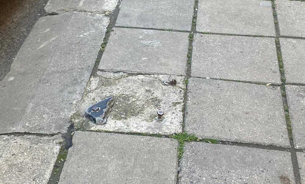 Bu Kaldırımlar Tehlike Saçıyor