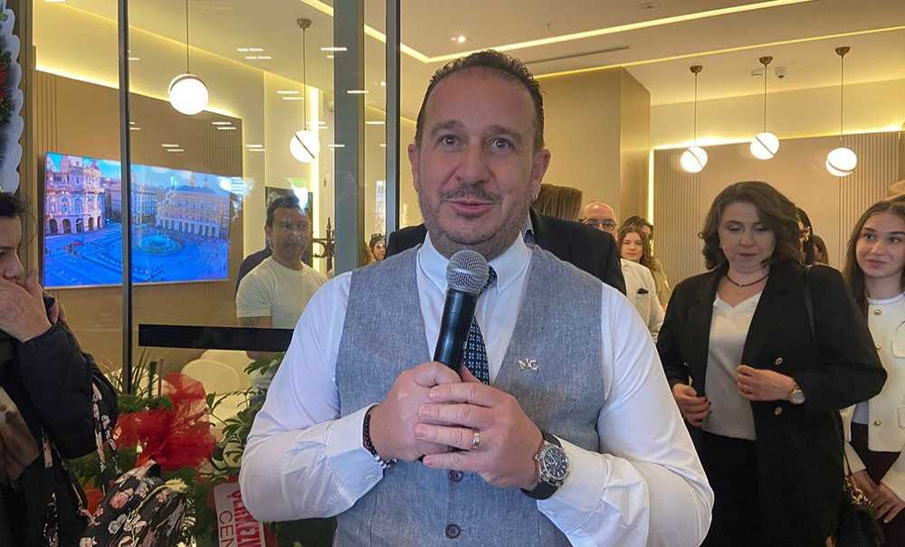 Buse Çolpan Di̇ş Poli̇kli̇ni̇ği̇ Açildi