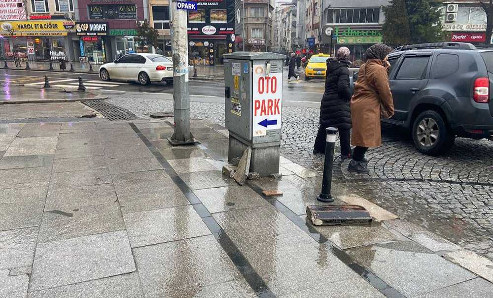 Büyükşehir Bu Kaldırımları Görmüyor Mu?