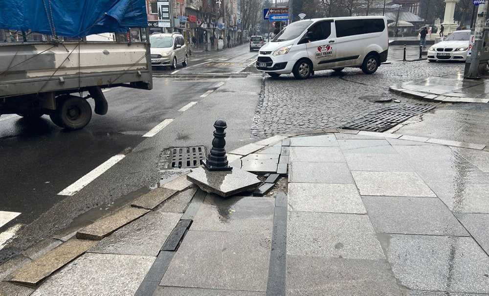 Büyükşehir Bu Kaldırımları Görmüyor Mu?