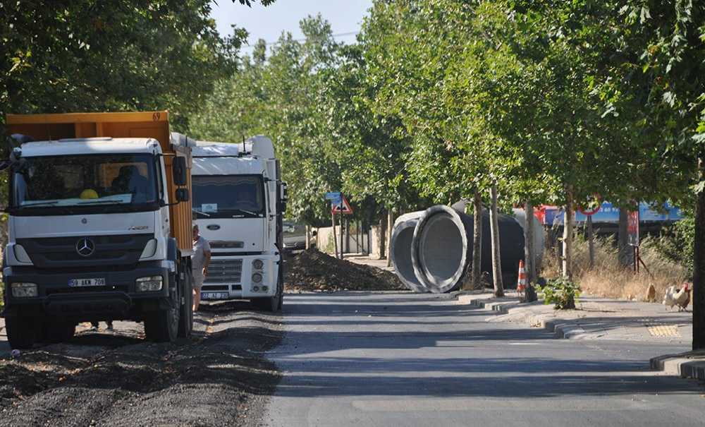 Büyükşehir Yağmur Suyu Hattı İçin Sokakları Kazıyor