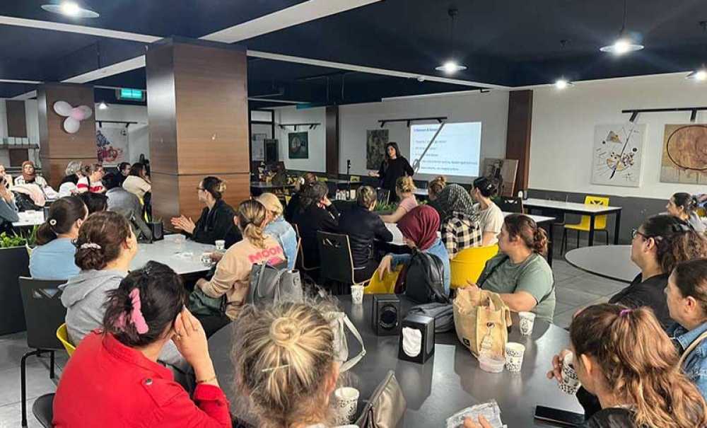 Çalışan Kadınlara Meme Kanseriyle İlgili Bilgiler Verildi