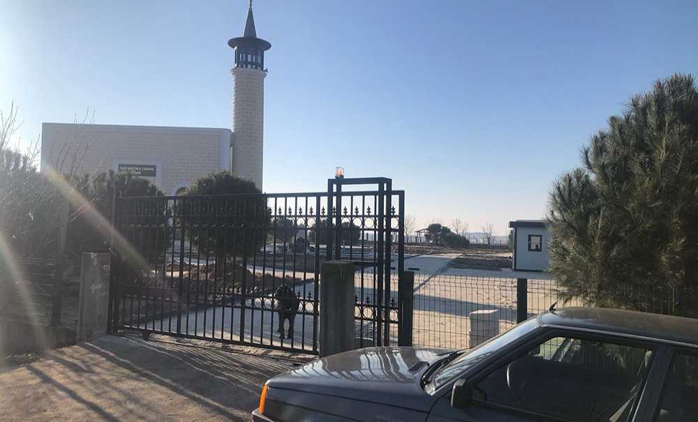 Cami Bir Türlü İbadete Açılmadı