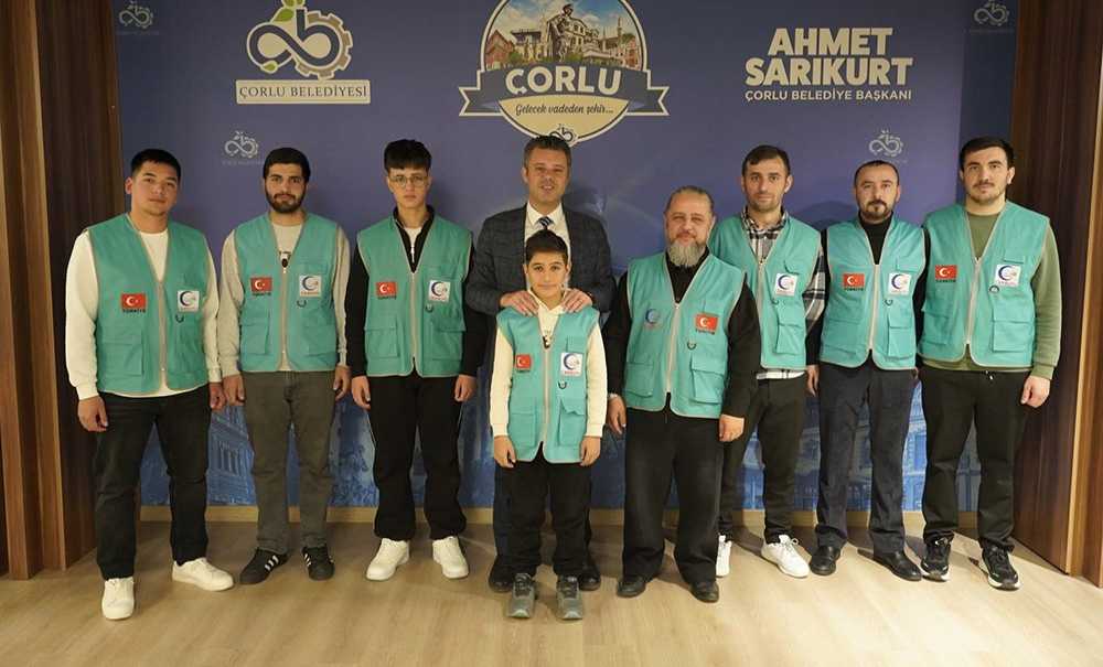 Cansuyu'ndan Başkan Sarıkurt'a Plaket