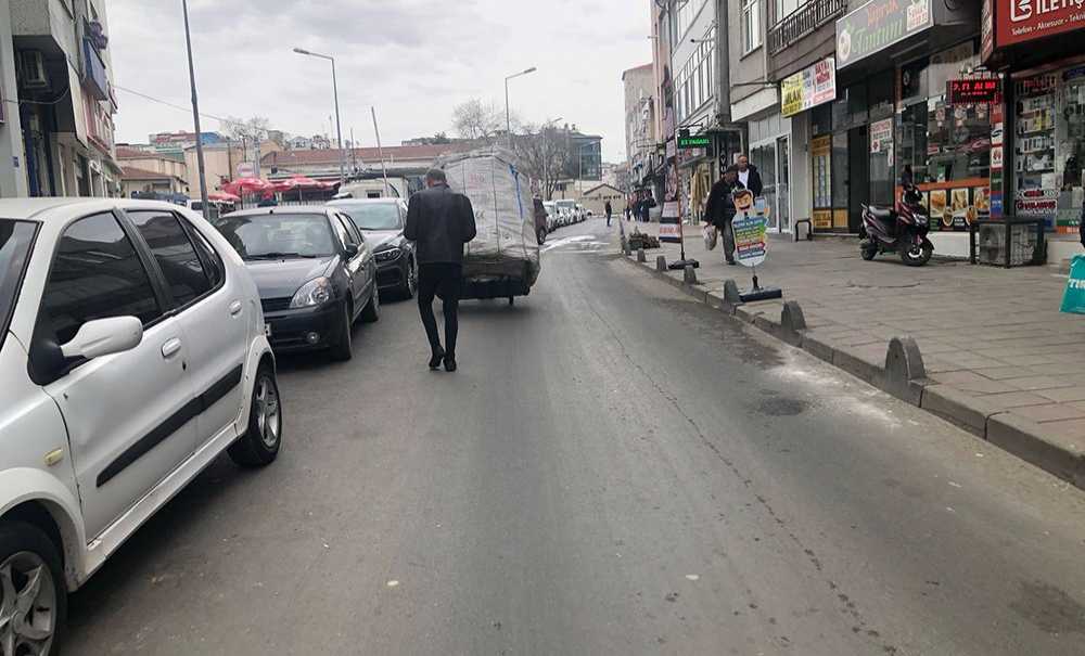 Çekçekçiler Yolu Kapatıyor!