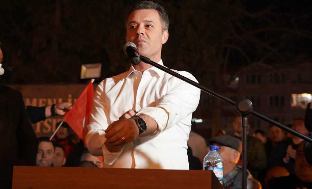 Ceketi Çıkarıp, Kolları Sıvadı