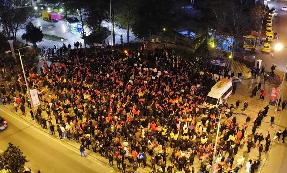 Ceketi Çıkarıp, Kolları Sıvadı