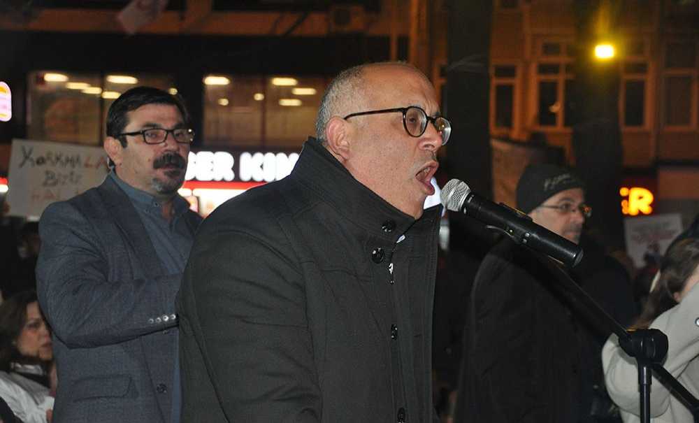 Ceketi Çıkarıp, Kolları Sıvadı