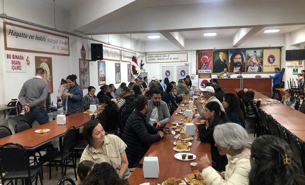 Cem Evinde Anneler Günü Kutlandı