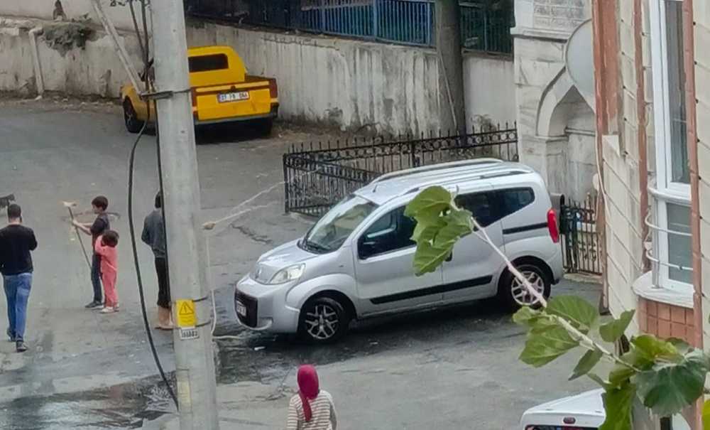 Çeşme Önü Oto Yıkama Oldu!