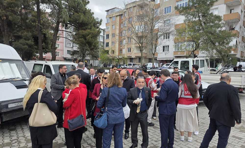 Chp Ve Mhp Çocukları Hediyeler Dağıttı