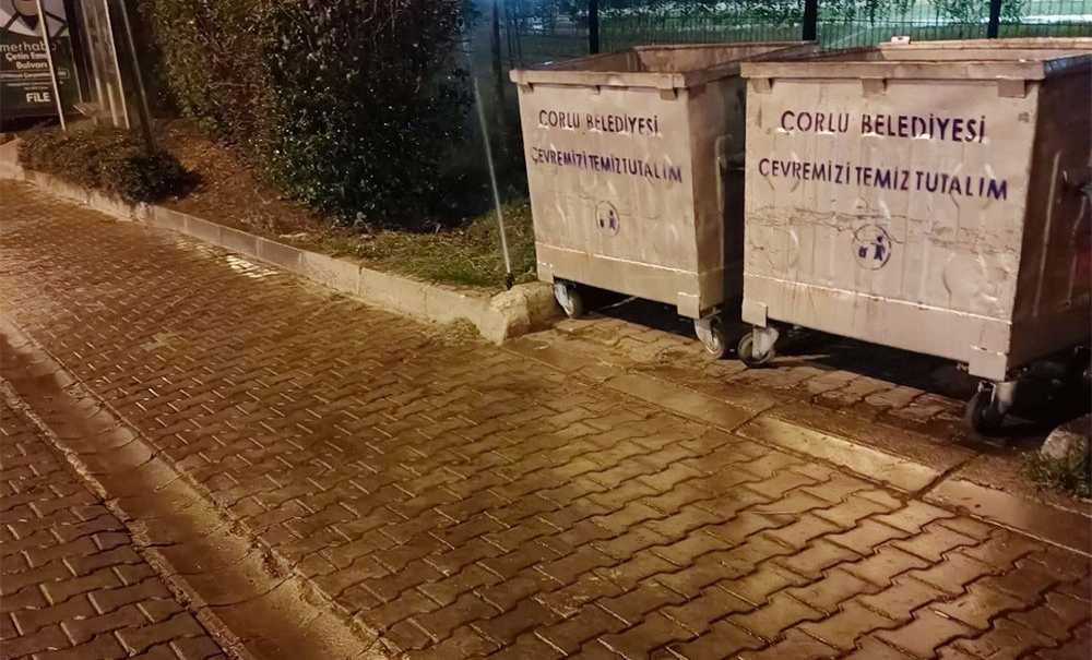 Çimlerden Çok Taşlar Sulanıyor