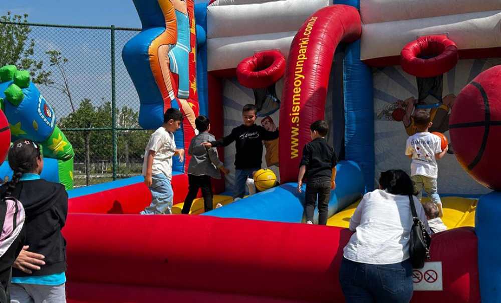 Çocuk Şenliğinde Renkli Görüntüler Oluştu