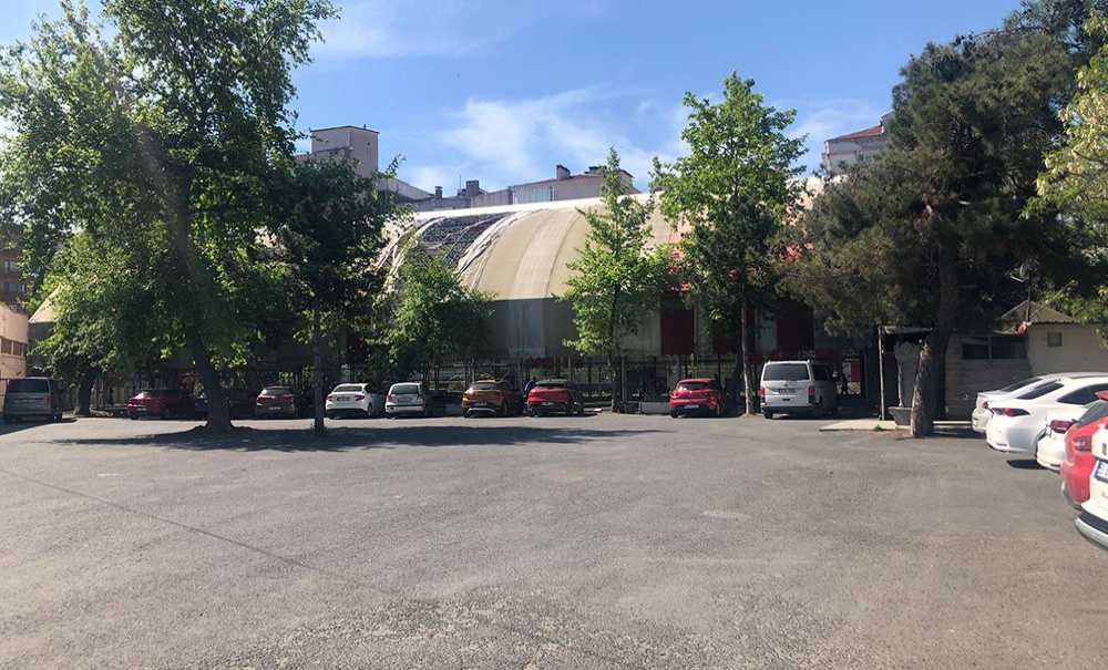 Çocuklar Delik Deşik Sahada Top Oynuyor!