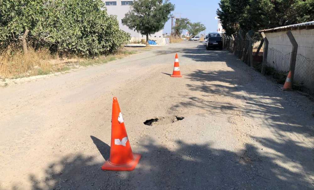 Çöken Yol Tehli̇ke Yaratiyor!