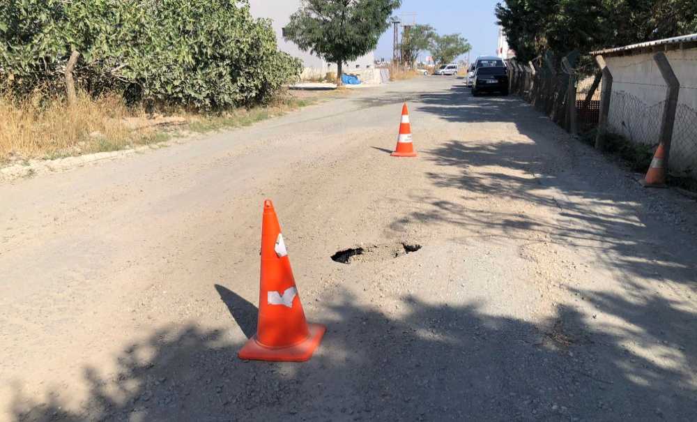 Çöken Yol Tehli̇ke Yaratiyor!