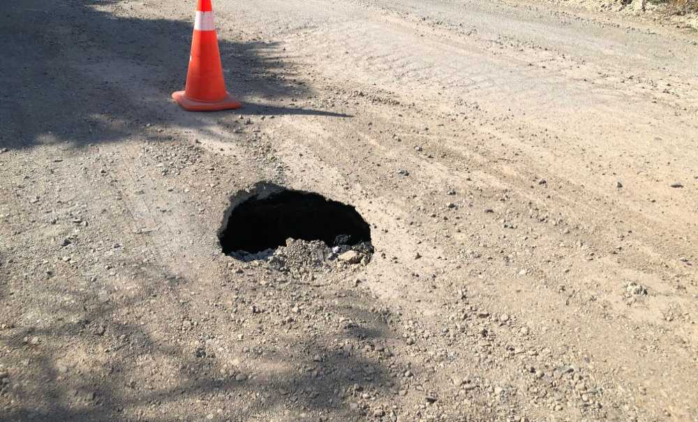 Çöken Yol Tehli̇ke Yaratiyor!