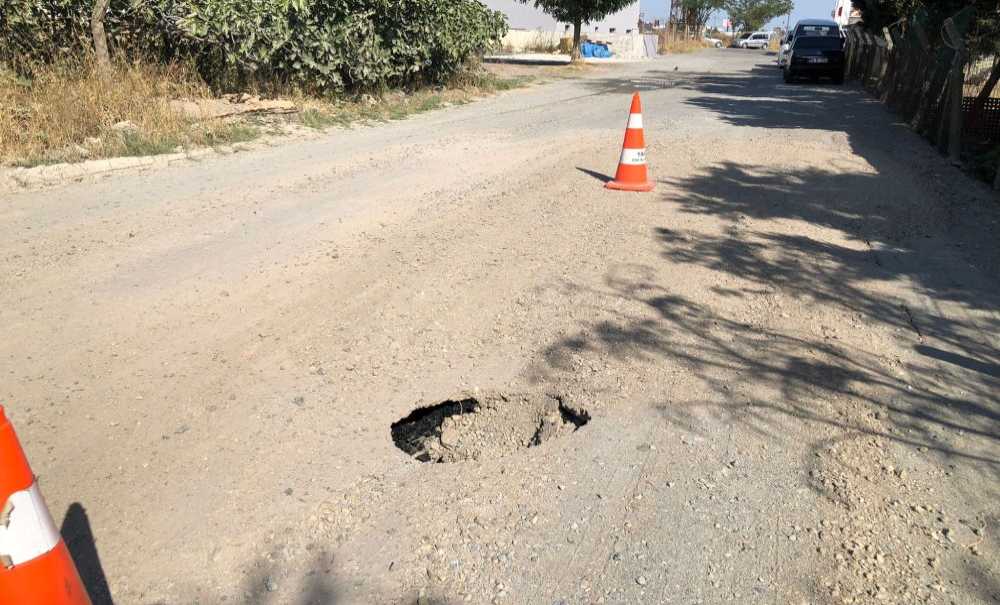 Çöken Yol Tehli̇ke Yaratiyor!