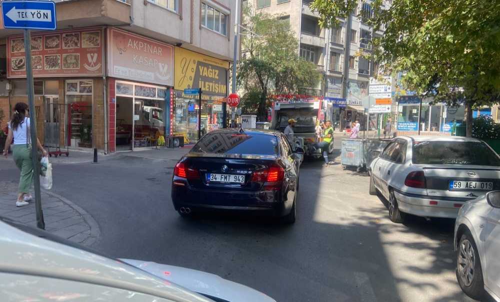 Çöp Toplarken Trafik Oluşuyor
